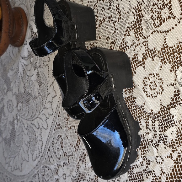 Tory Burch Lug Sole Patent Leather Clogs – Black – Size 8 - Picture 2 of 11